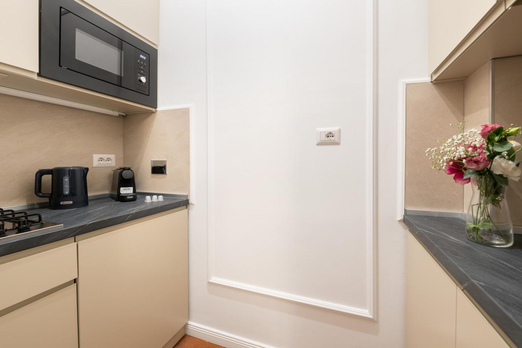 White Flat Termini Apartment Rome Bagian luar foto